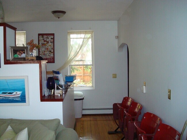 Building Photo - 37 Beacon St