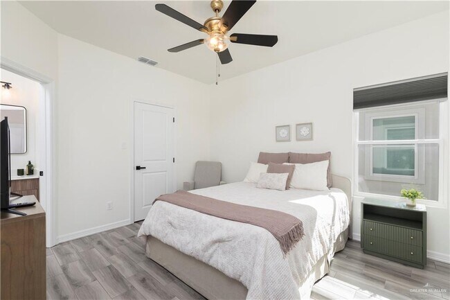 Foto del edificio - 7 Clarence Dr