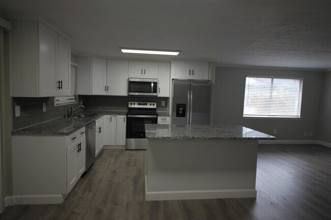 Building Photo - 3915 Oriely Dr E