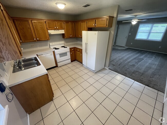 Building Photo - 1409 Bugscuffle Rd
