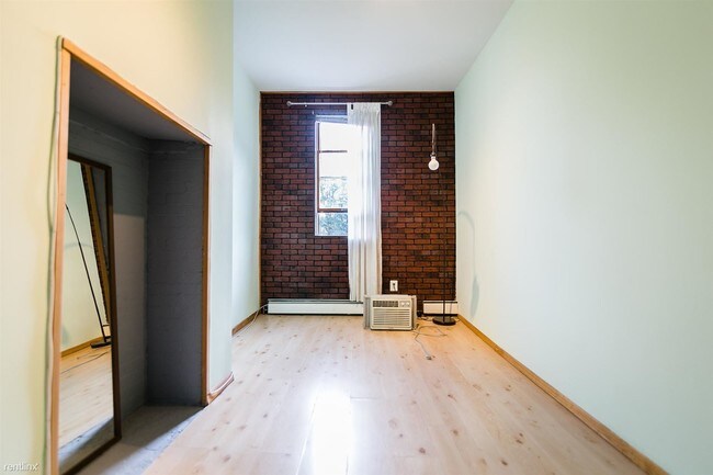 Building Photo - 189 Kingsland Ave