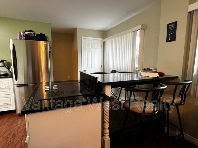 Photo du bâtiment - 1560 Glenmore Rd N