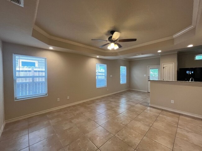 Building Photo - 6854 Lakeview Dr.