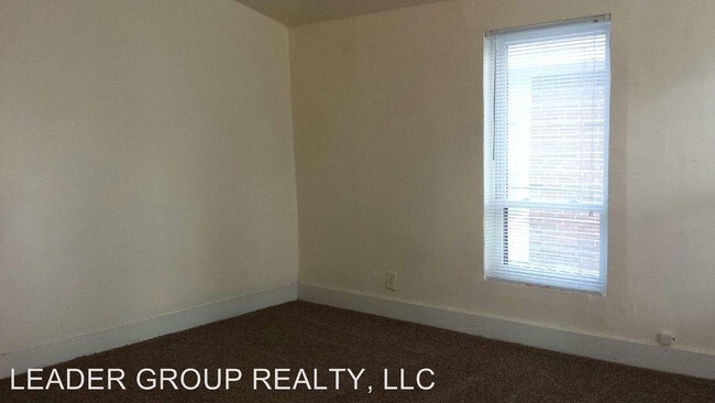 Building Photo - 3 br, 1 bath House - 415 East Crisler