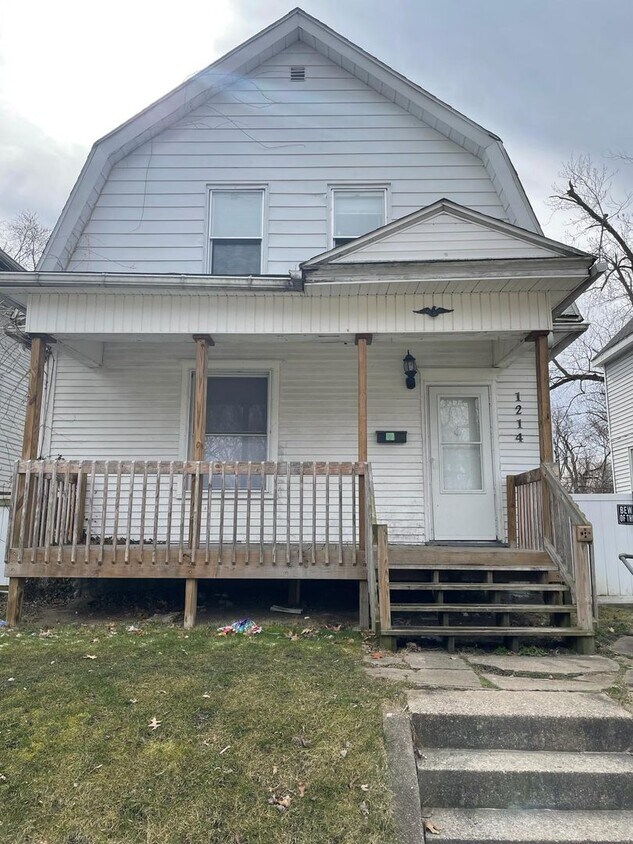 Primary Photo - 1214 E Madison St