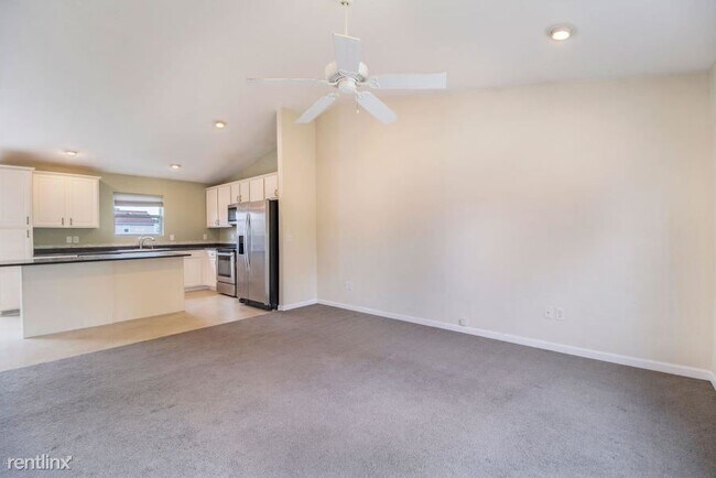 Building Photo - 3 br, 2 bath House - 8843 Geiser Grv