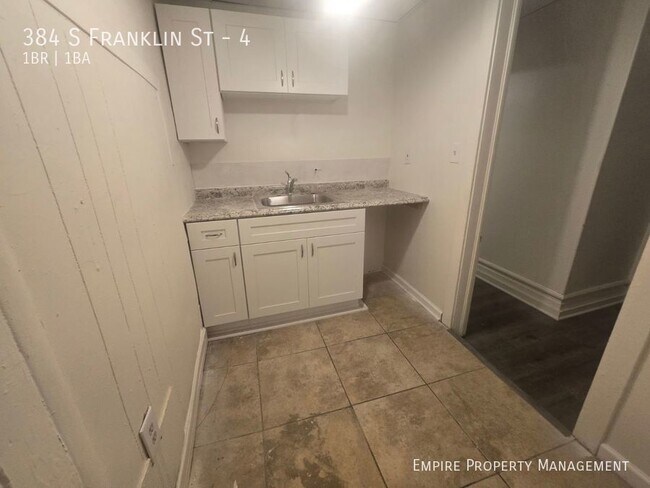 Foto del edificio - Under New Ownership and Management! 1st Fl...