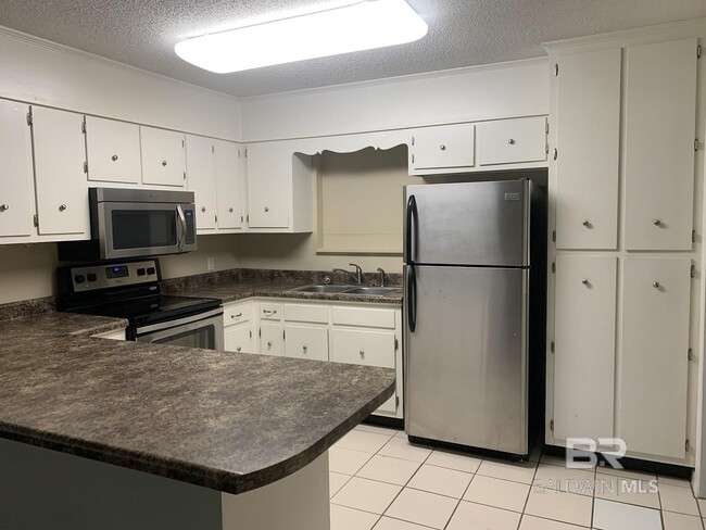 Building Photo - 22 Cavalry Cir