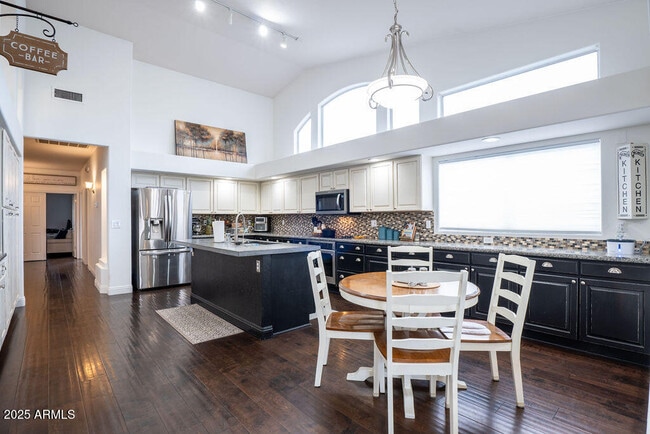 Building Photo - 4649 E Acoma Dr