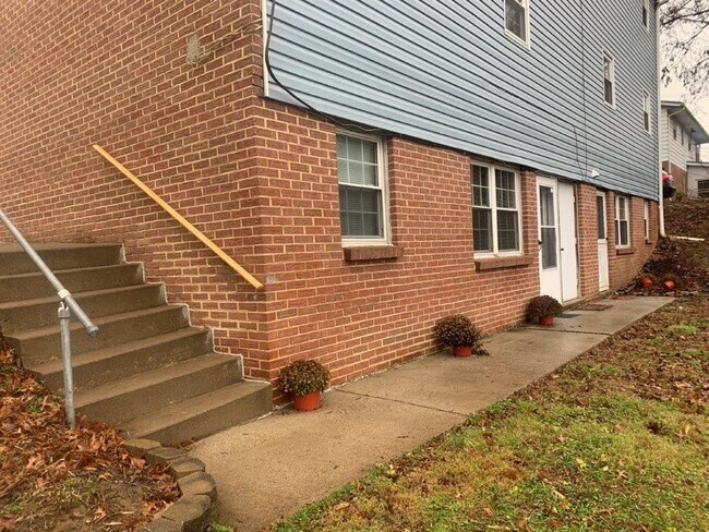 Foto del edificio - 696 Walborn Rd