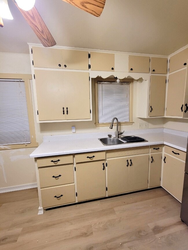 Building Photo - 1408 Torney Ave