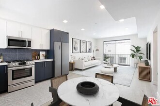 Building Photo - 1111 N Kenmore Ave