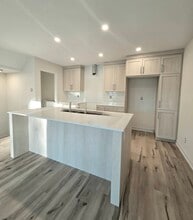 Building Photo - 359 Voyageur Pl