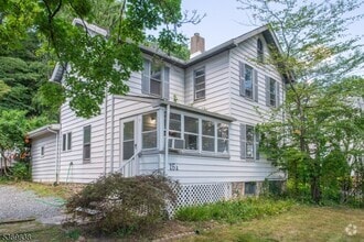 Building Photo - 151 Mt Kemble Ave