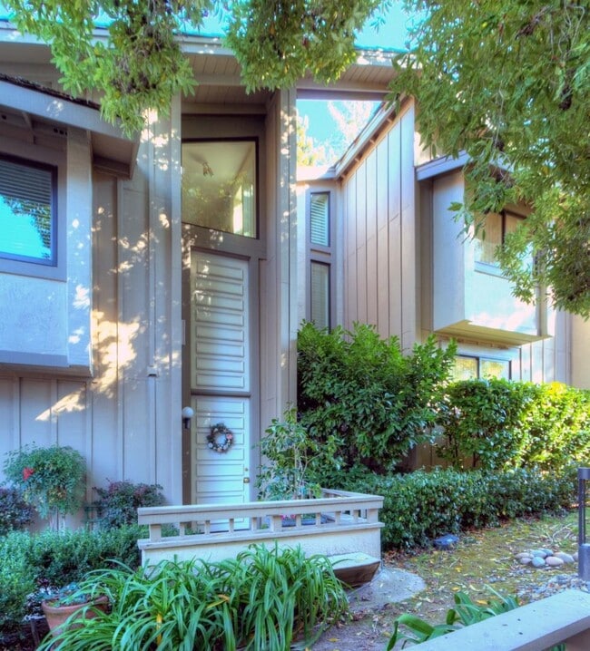 Building Photo - 660 Sand Hill Cir