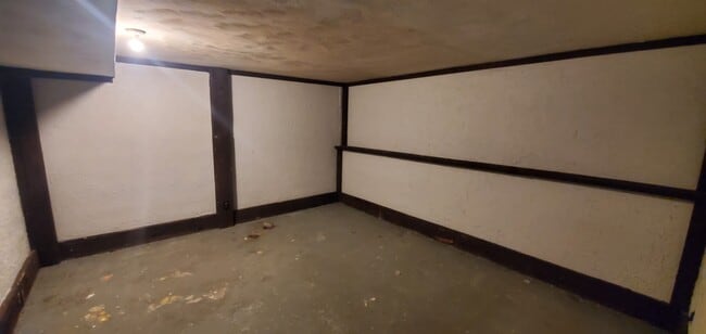 Building Photo - 8420 Lane Pl