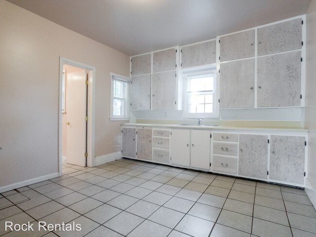 Building Photo - 2 br, 1 bath House - 111 N Speare