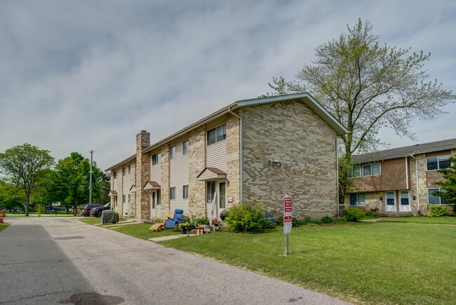 2 private entrances - 5813 Balsam Rd