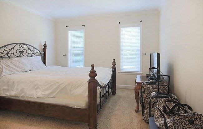 Master bedroom - 1513 E Franklin St