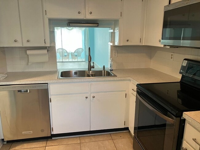 Foto del edificio - 4221 Touchton Pl