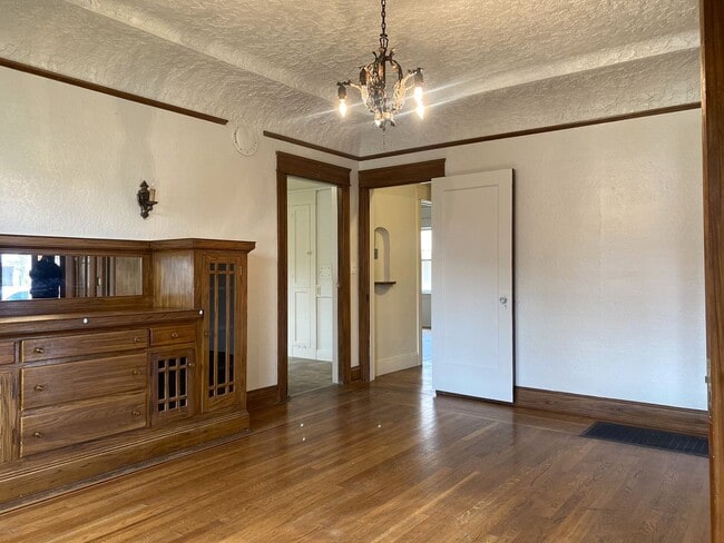 Foto del edificio - Available Now! Charming 3-bdrm./1.5-bath, ...
