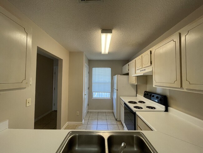 Foto del edificio - Apartment For Rent