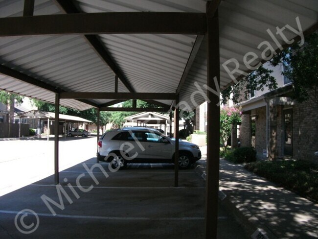 Foto del edificio - Move in Special! One Bedroom Condo! $99 De...