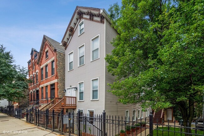 Foto del edificio - 1426 N Greenview Ave