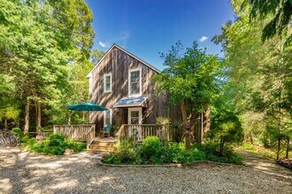 Building Photo - 49 Wooded Oak Ln