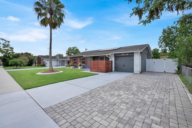 Building Photo - 7510 Rio Pinar Lakes Blvd