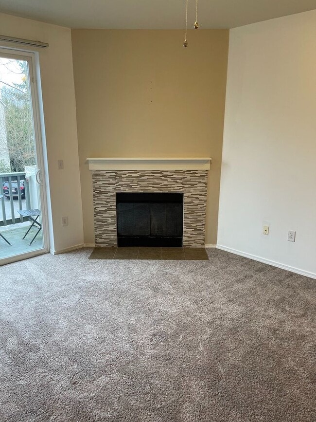 Building Photo - Extremely Gorgeous and Spacious 2 bedroom Condo