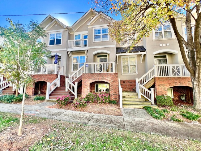 Photo - UPTOWN TOWNHOUSE!