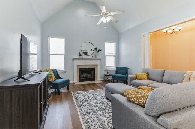 Foto del edificio - 15881 Elaine Ct