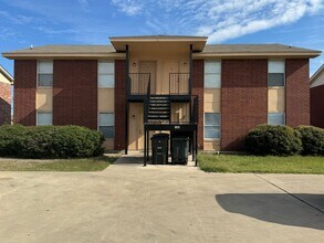 Building Photo - 1508 Benttree Dr