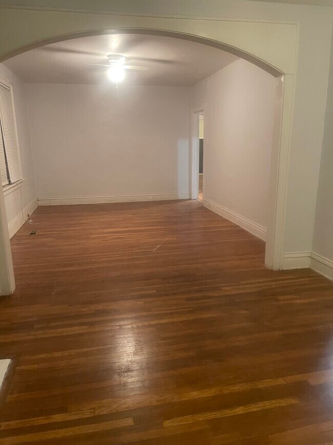 Foto del edificio - 4857 Farlin Ave