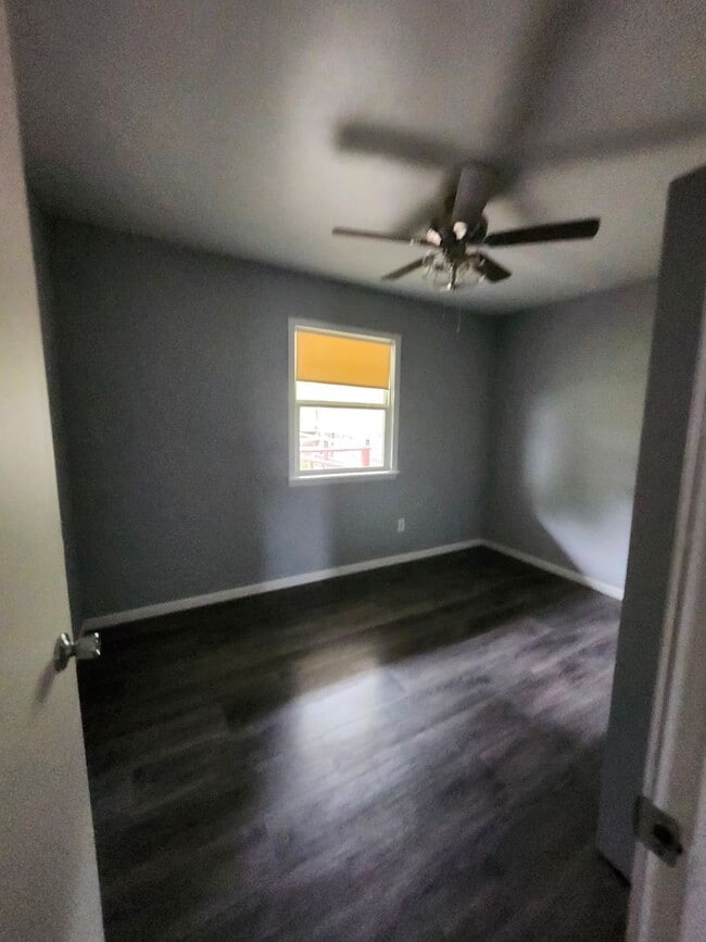 Building Photo - 2 Bedroom Apartment Downtown Brunswick