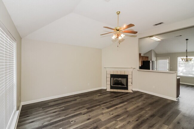 Foto del edificio - 4514 Lunsford Dr