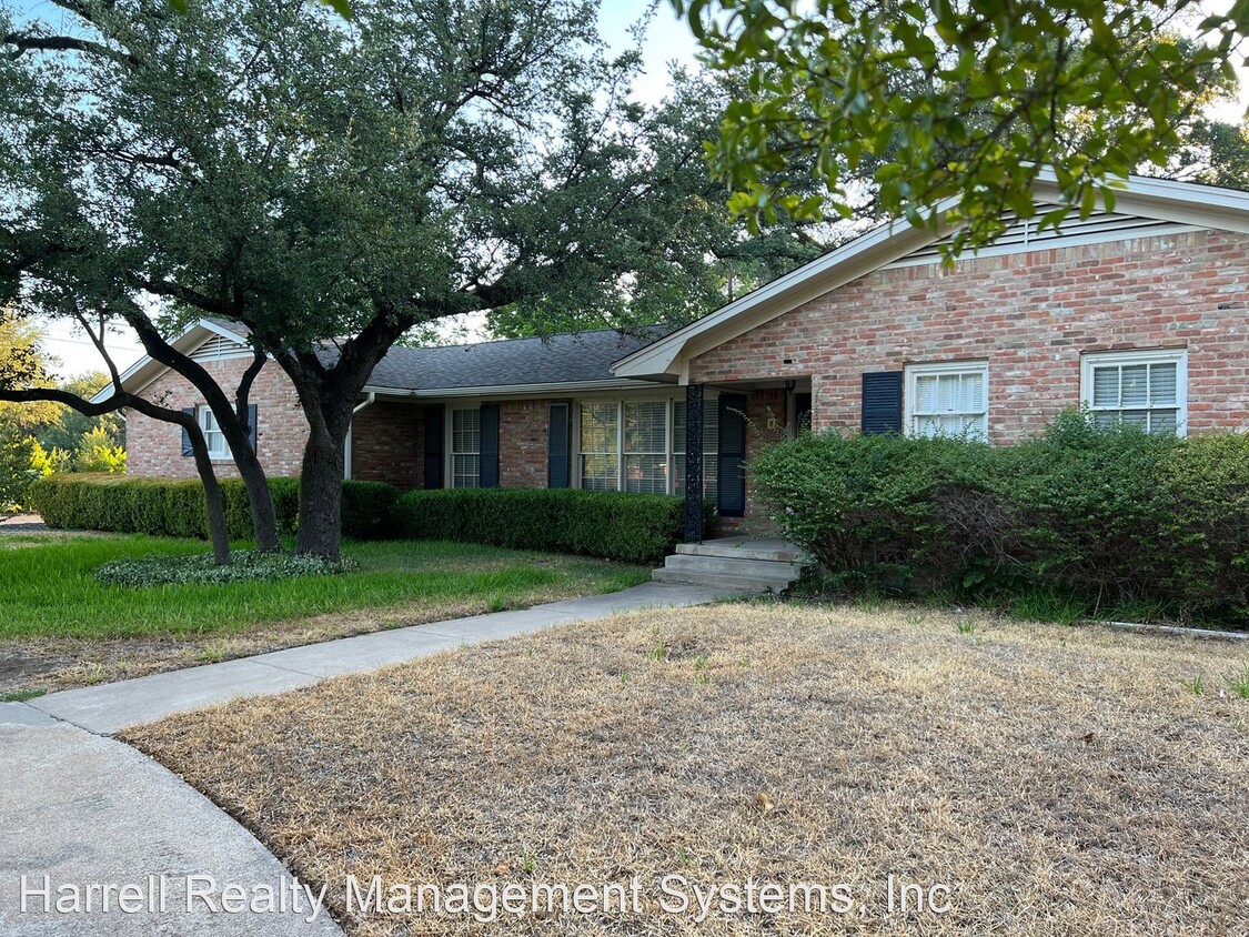 Primary Photo - 3 br, 2 bath House - 2331 Lake Air Drive