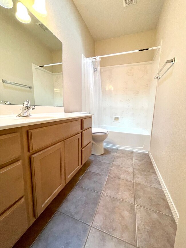 Building Photo - NW Gated Community