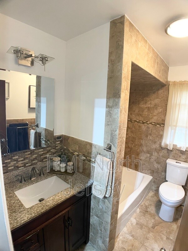 Building Photo - 24 Hutton Ave