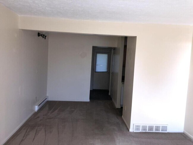 Building Photo - 342 E. Market St Mercer, Pa 16137
