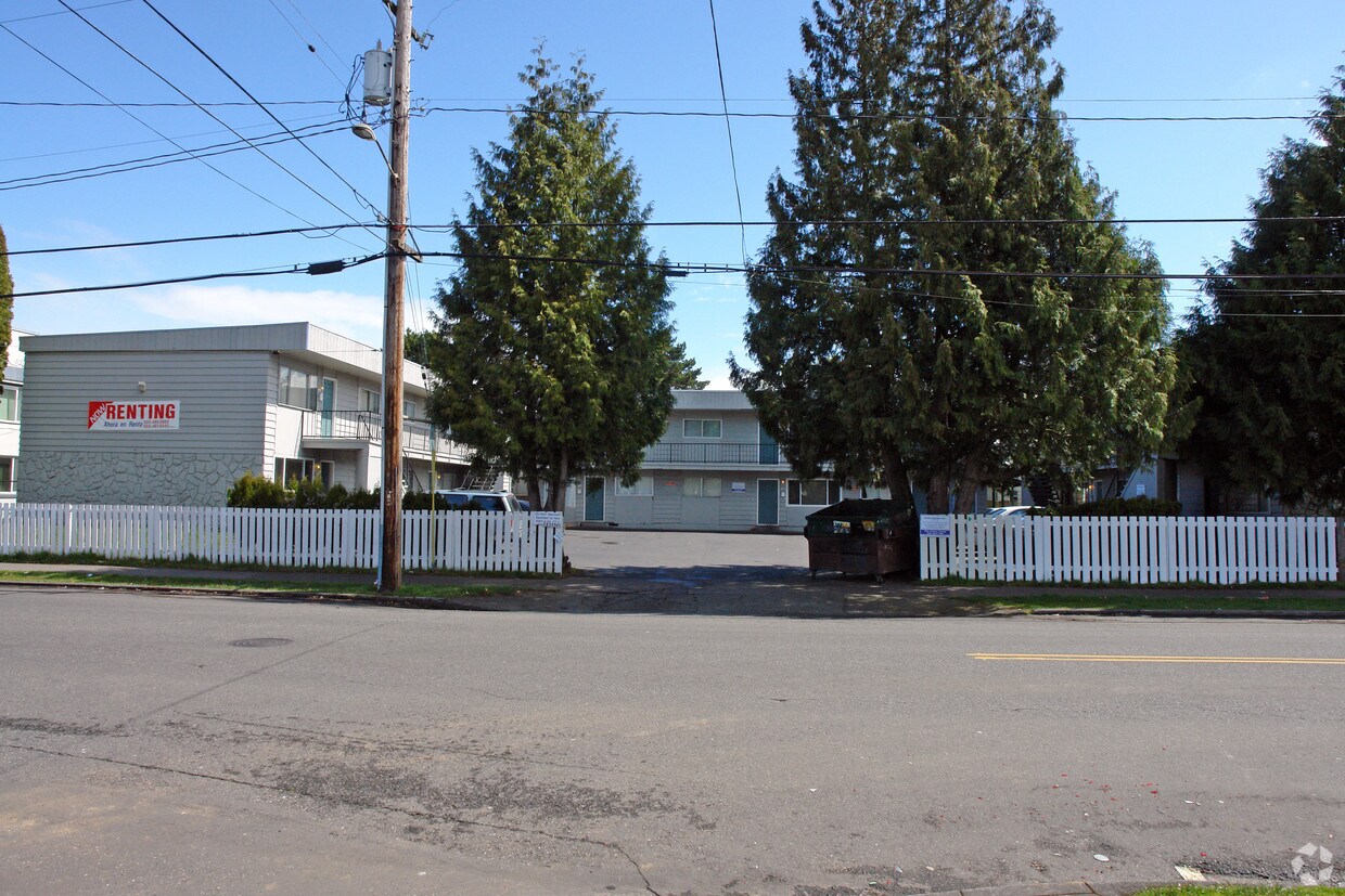 Primary Photo - 7526-7560 N Ida Ave