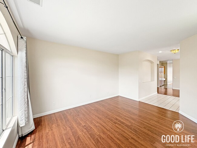 Foto del edificio - Gorgeous 3B/2BA House w/ Attached Garage, Storage Sheds, and Tons of Space!