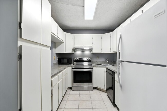 Foto del edificio - 8201 Sun Spring Cir