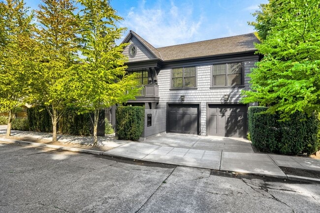 Building Photo - 438 39th Ave E