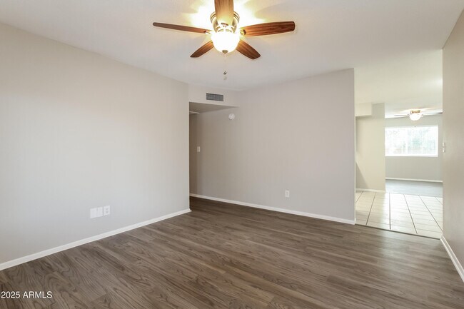 Foto del edificio - 16446 N 62nd Ave
