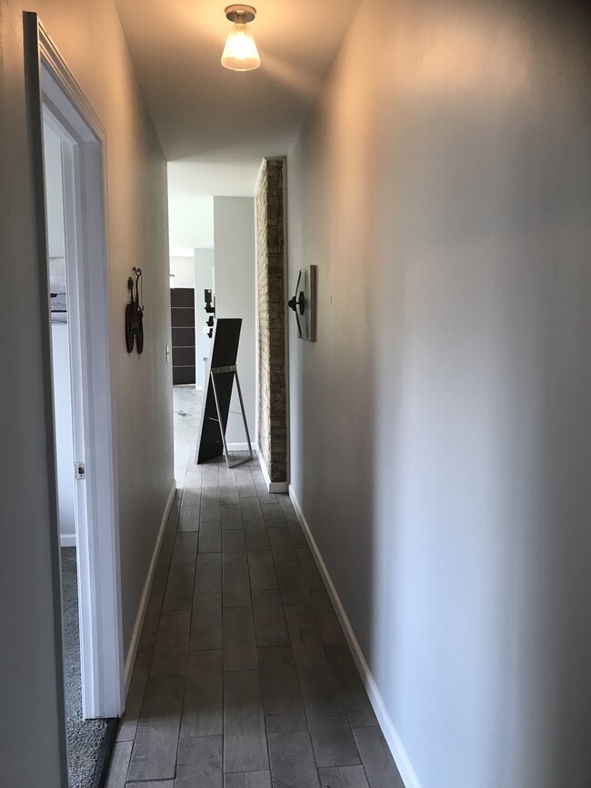 Hallway - 9706 Nardin Dr