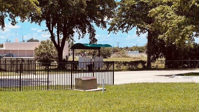 Building Photo - 4875 Lake Arjaro Dr