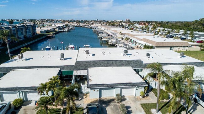 Foto del edificio - 128 Boca Ciega Point Blvd N