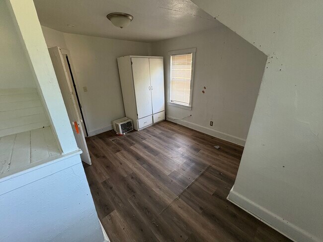 Foto del edificio - 703 W Briggs Ave